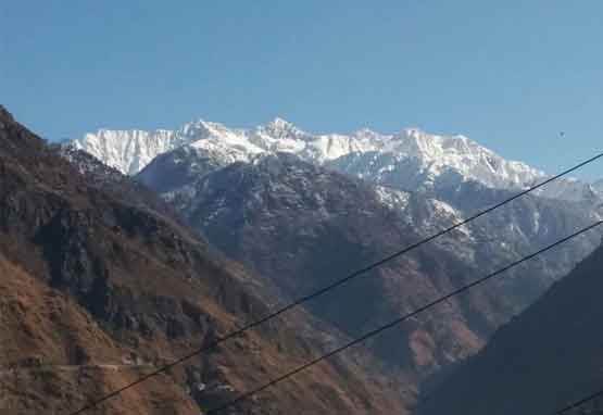 mountains in tirthan valley